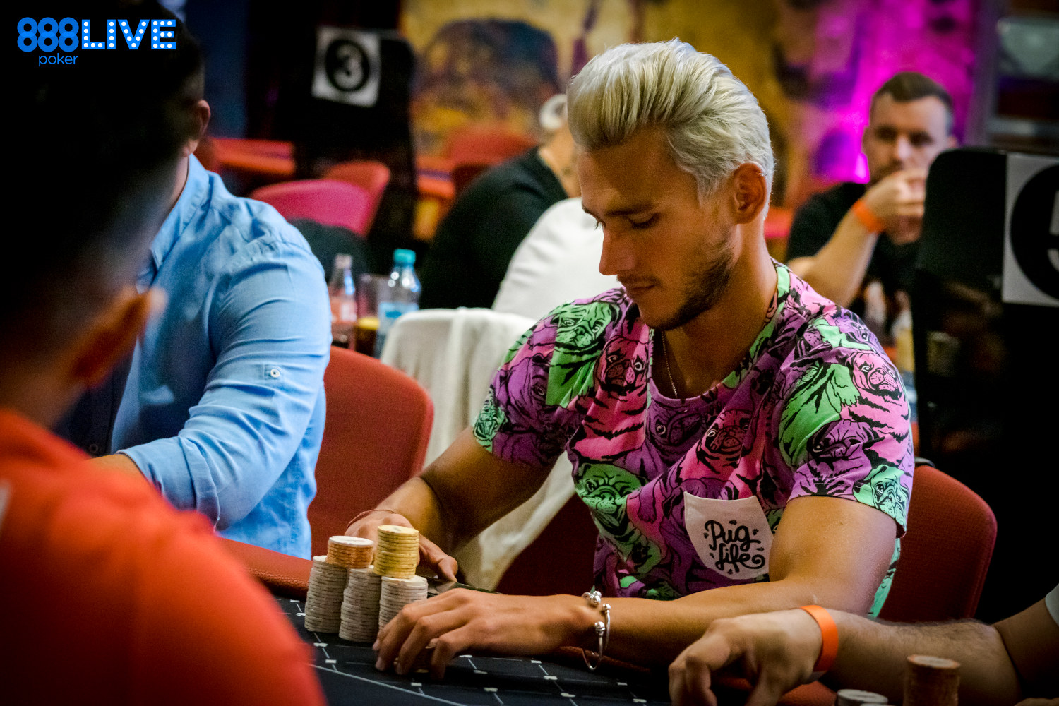 What to Wear When Playing Poker (Tells) - Wild, Brazen